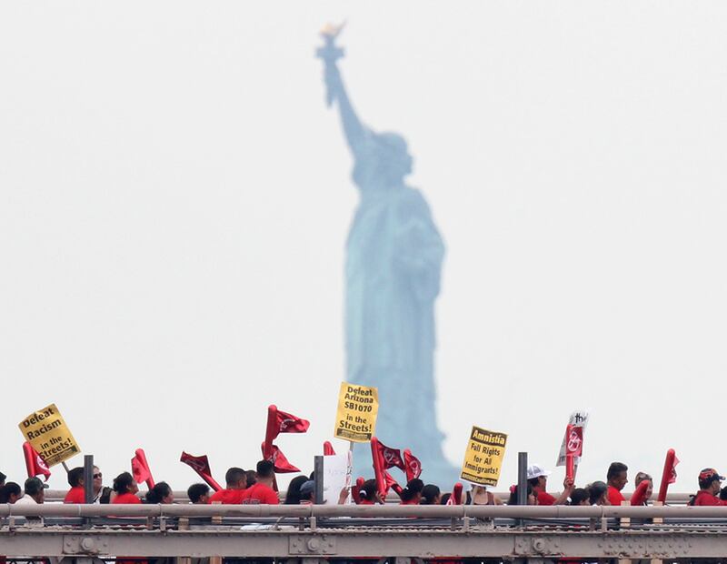 galleries/2010/09/03/summer-2010-in-photos/summer-in-photos---immigration_k5f3q7