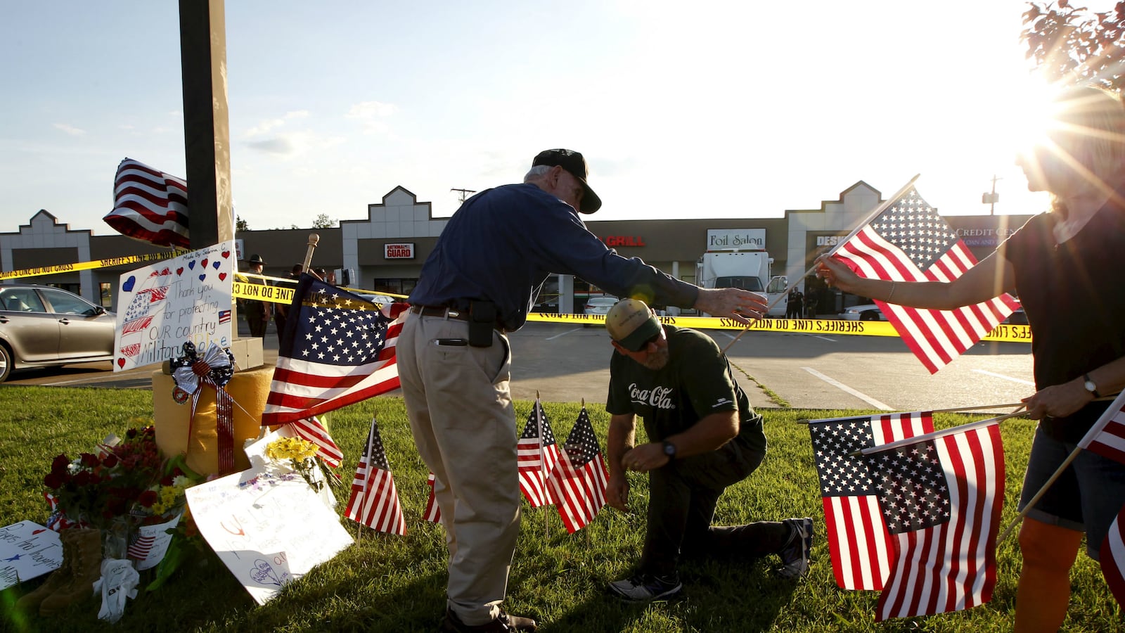 cheats/2015/07/17/shooter-s-mosque-mourns-marines/150717-chattanooga-mourns-cheat_yhwclr