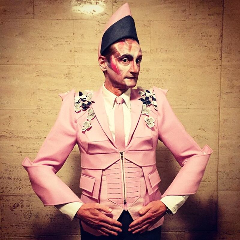 galleries/2014/10/30/from-kate-hudson-to-molly-sims-celebs-in-costume-take-over-instagram/141030-celeb-halloween-insta-02_yxyu15