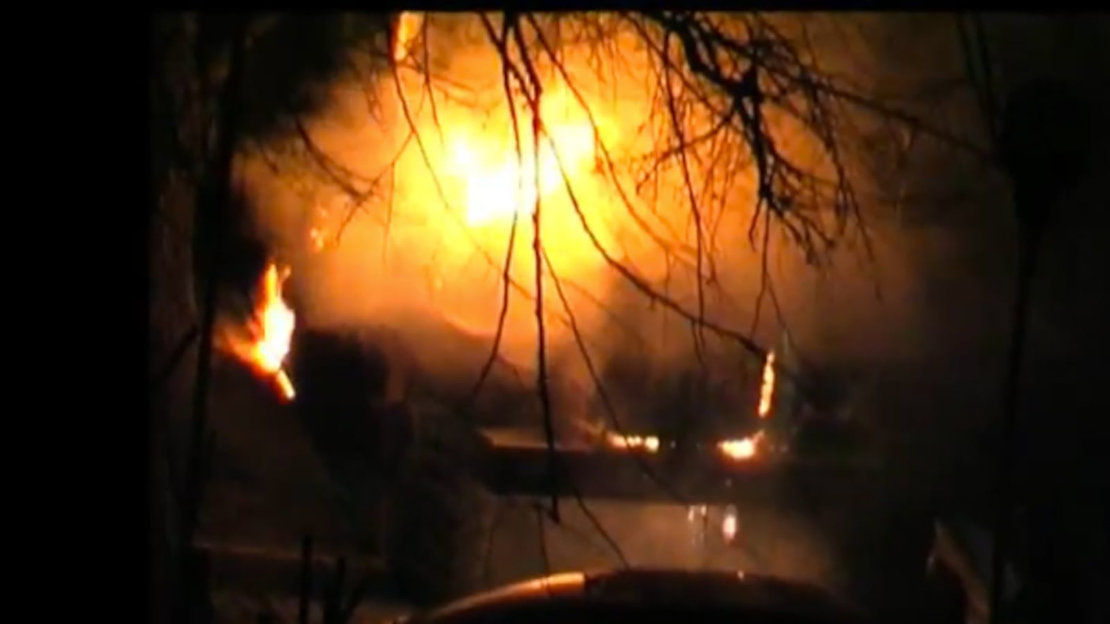 articles/2012/01/06/russian-protesters-use-art-as-act-of-war/voina-burning-police-vehicles-nemtsova_r7tnag