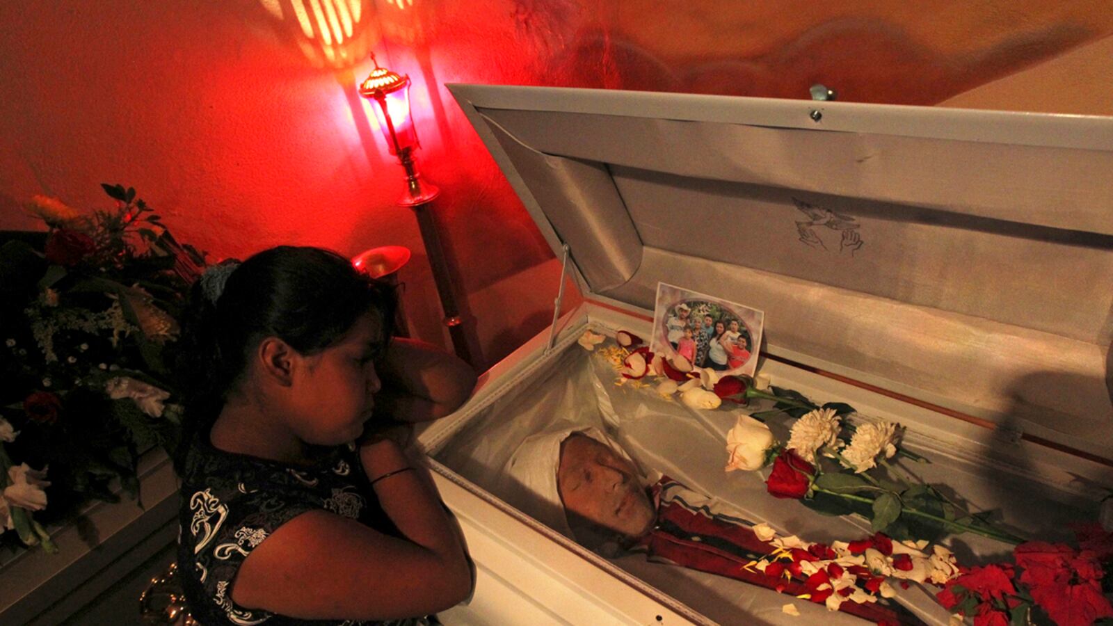 cheats/2012/08/04/six-miners-die-in-cave-in/mexico-mine-deaths-recent-cheat_gjx3ia