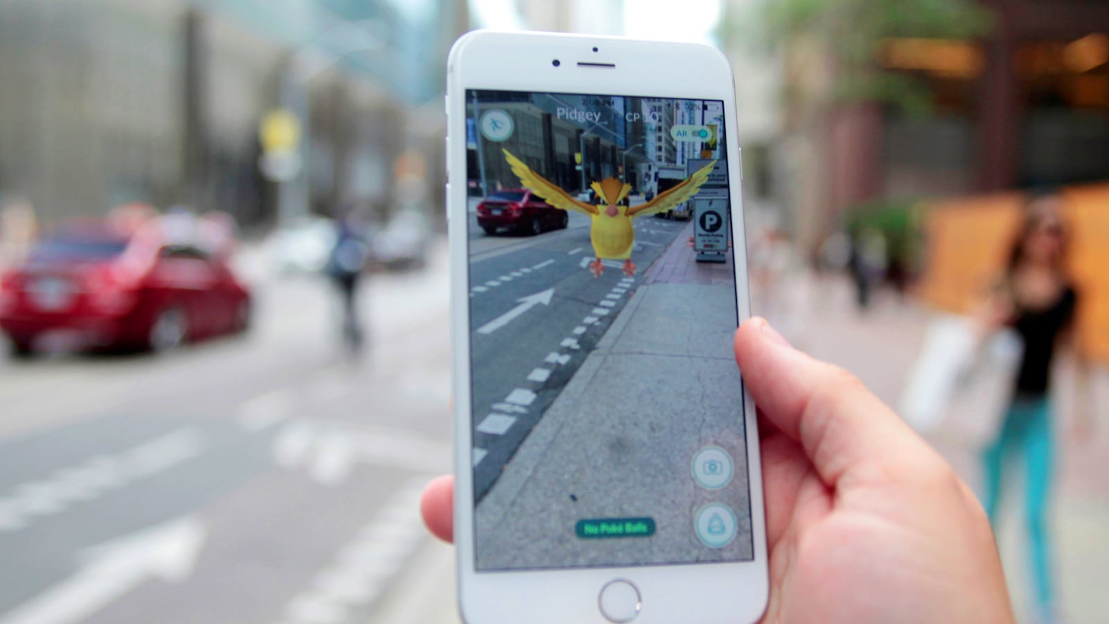 articles/2016/07/16/pokemon-go-is-the-new-texting-driving/160715-warshaw-pokemon-tease_aedshg