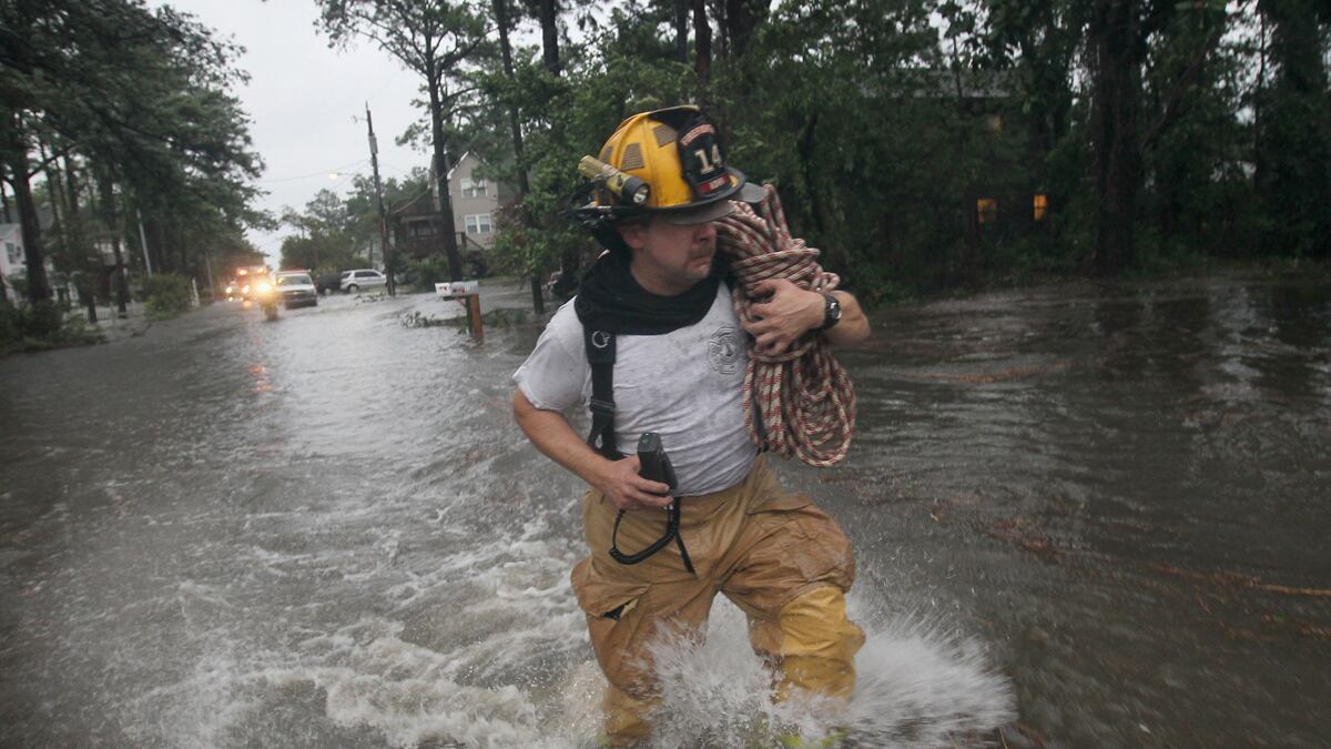 articles/2011/08/28/hurricane-irene-path-makes-landfall-in-new-jersey-new-york-braces/hurricane-irene-wrap_h8gtqf