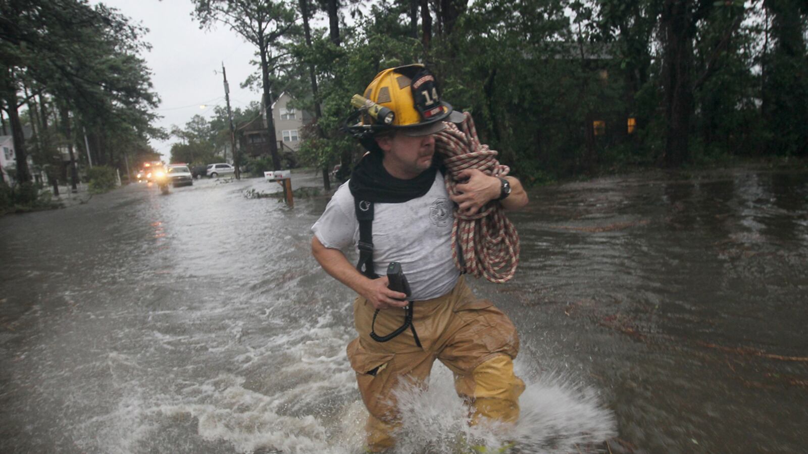articles/2011/08/28/hurricane-irene-path-makes-landfall-in-new-jersey-new-york-braces/hurricane-irene-wrap_h8gtqf