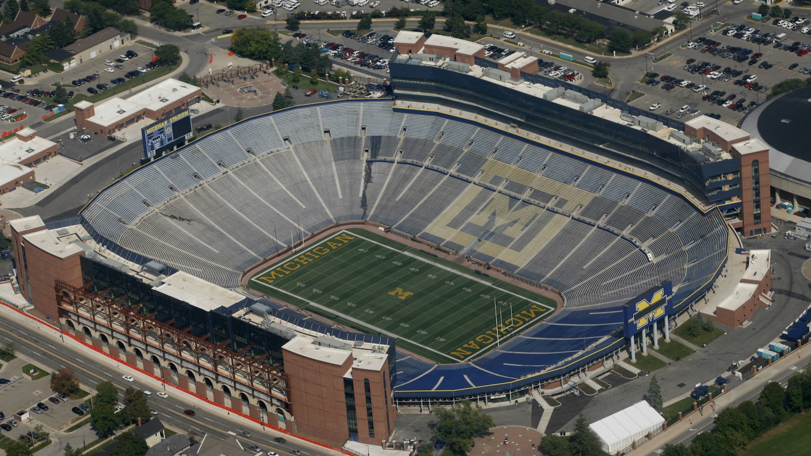 cheats/2015/04/17/free-tix-top-off-umich-football-crowds/150417-michigan-cheat_uxolji