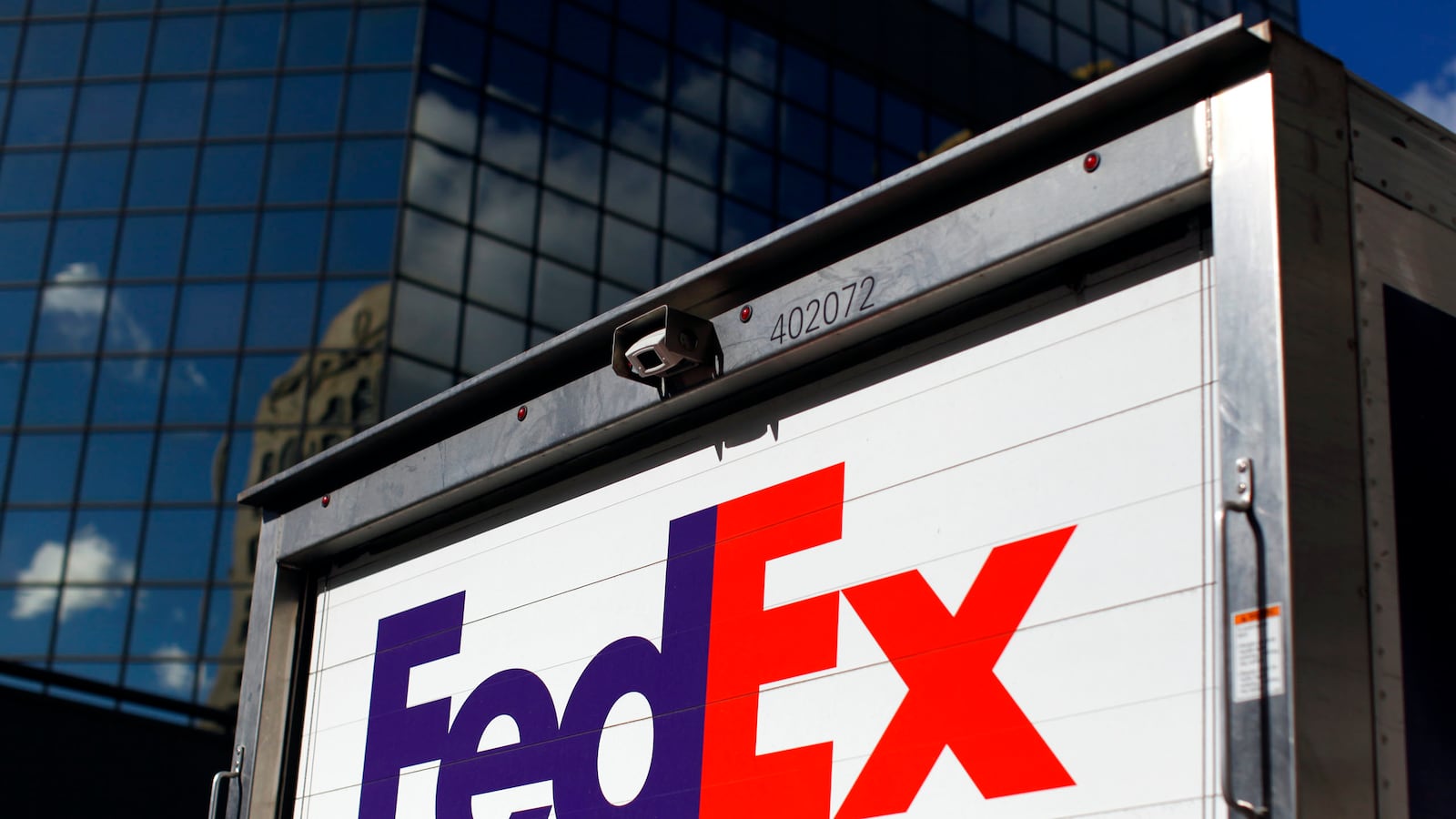 cheats/2014/07/18/fedex-charged-for-illegal-pharmacies/140718-fedex-cheat_gyvwnt