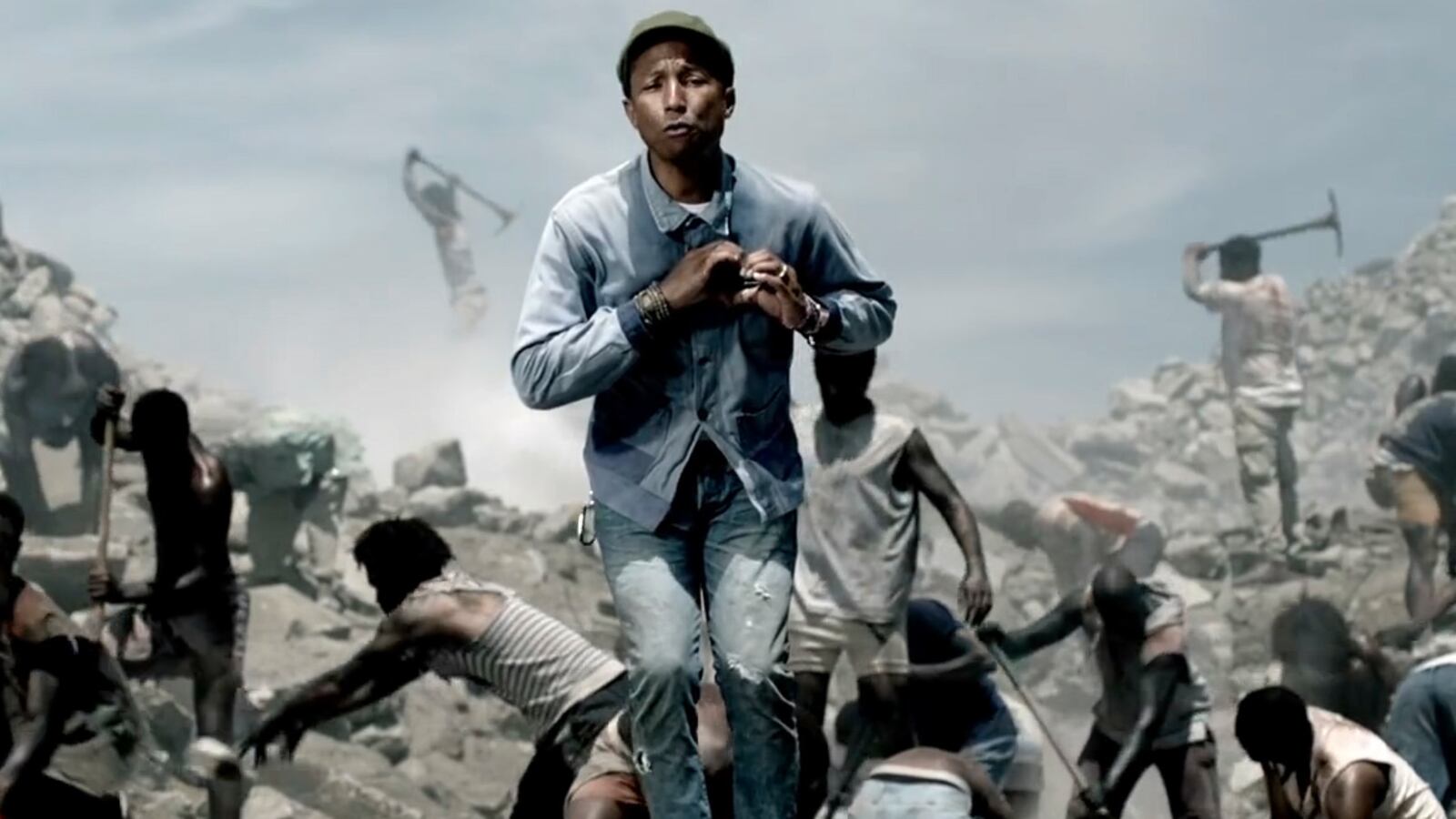 articles/2015/07/23/pharrell-s-new-video-is-pretty-but-empty/150723_pharrell_freedom1_ap4eug