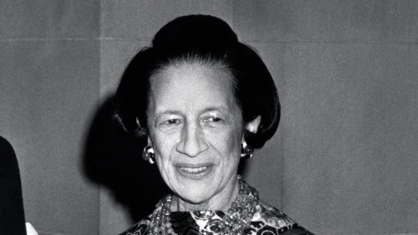 articles/2012/11/28/understanding-diana-vreeland-empress-of-fashion/diana-vreeland-givhan-tease_vmqea5