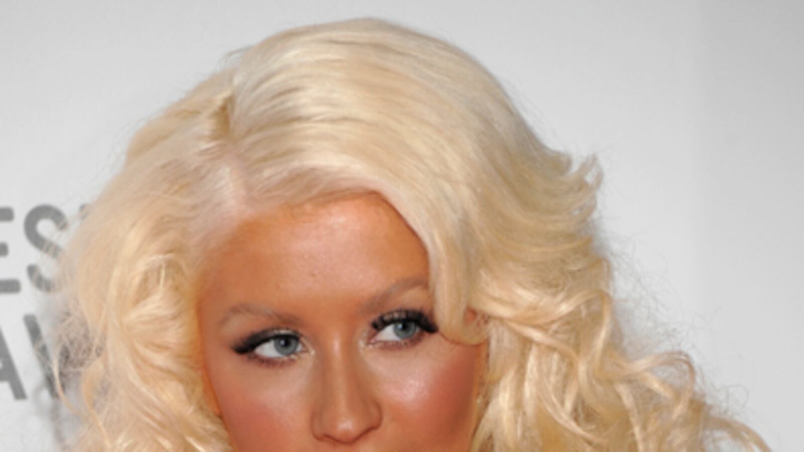 cheats/2010/10/12/christina-aguilera-splits-from-husband/christina-aguilera-1_jkmcmq