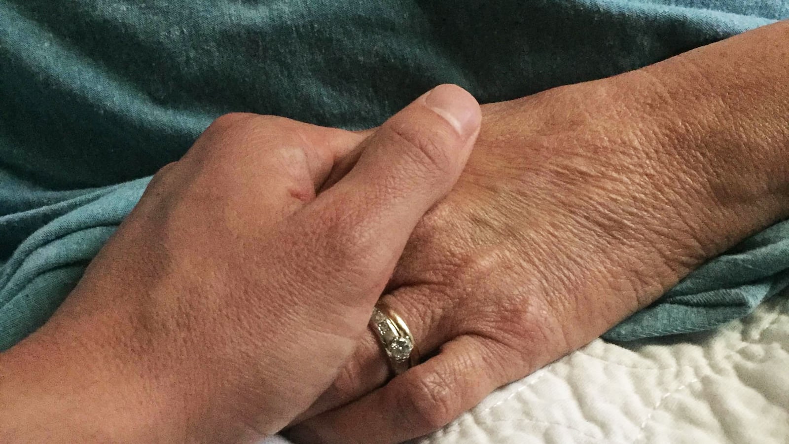 articles/2016/08/02/giving-my-mom-the-death-she-wanted/160801-saunders-mother-death-tease_plty9o