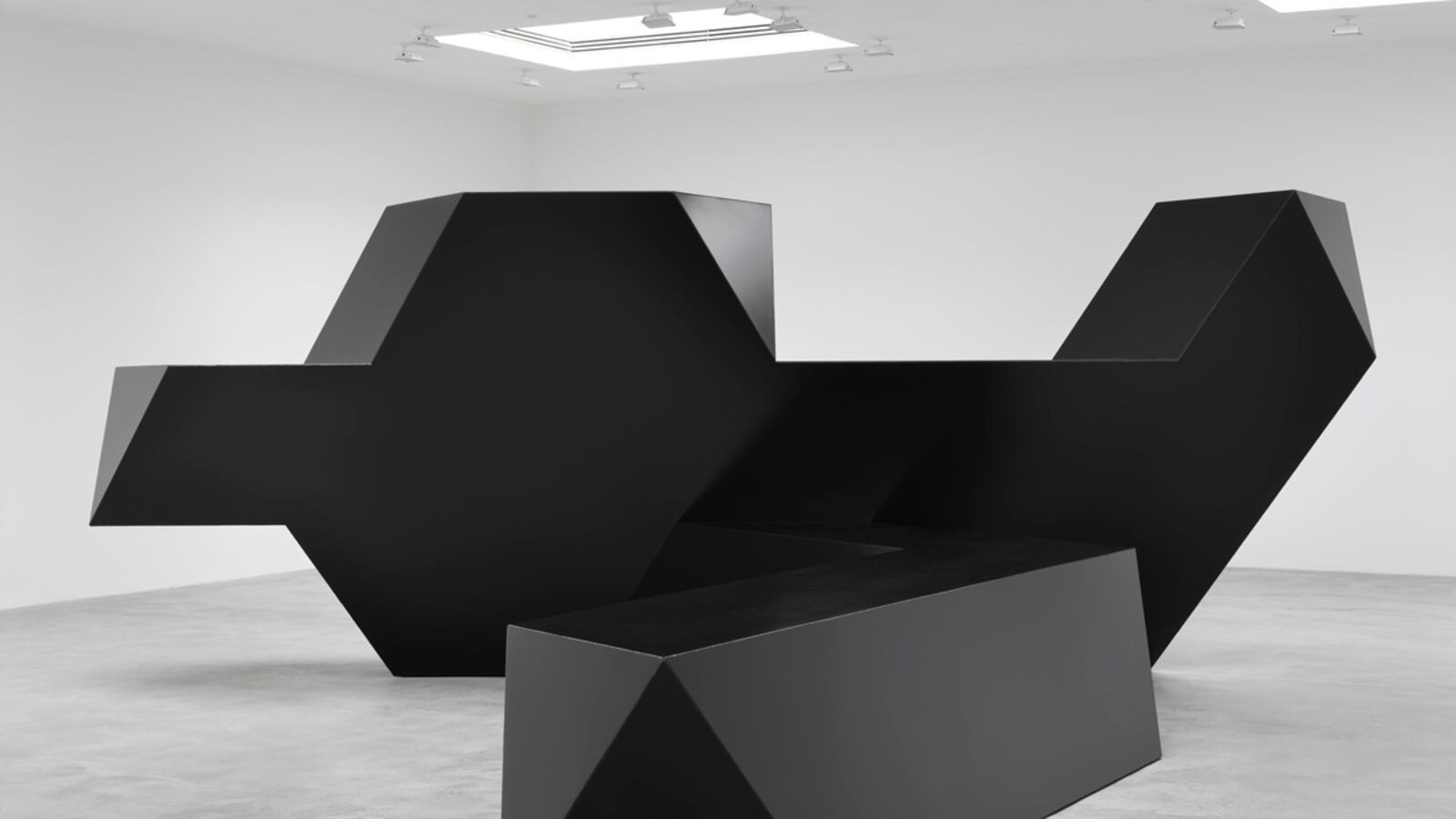 articles/2012/10/22/tony-smith-at-matthew-marks-is-the-daily-pic-by-blake-gopnik/smith-daily-pic_h6u7lg