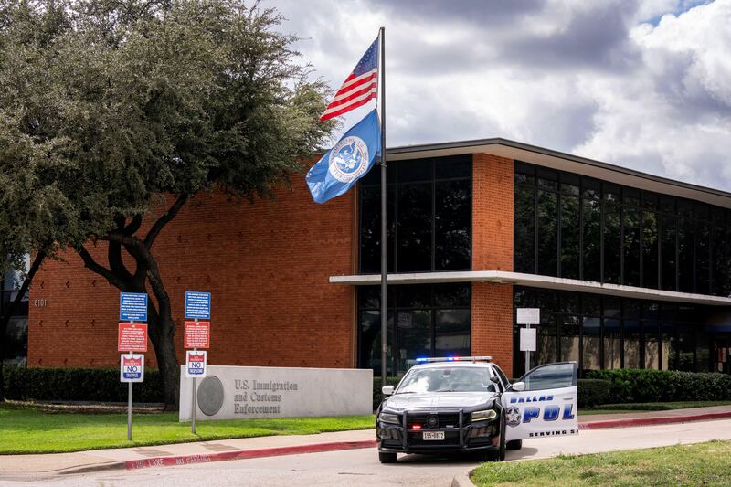 Law enforcement personnel respond at the scene of a shooting at an Immigration and Customs Enforcement (ICE) field office in Dallas, Texas, U.S., September 24, 2025.    REUTERS/Jeffrey McWhorter