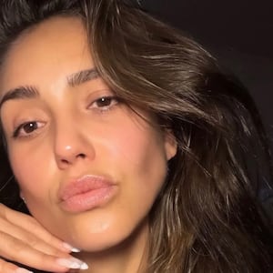 Jessica Alba's makeup-free complexion garnered praise on social media.