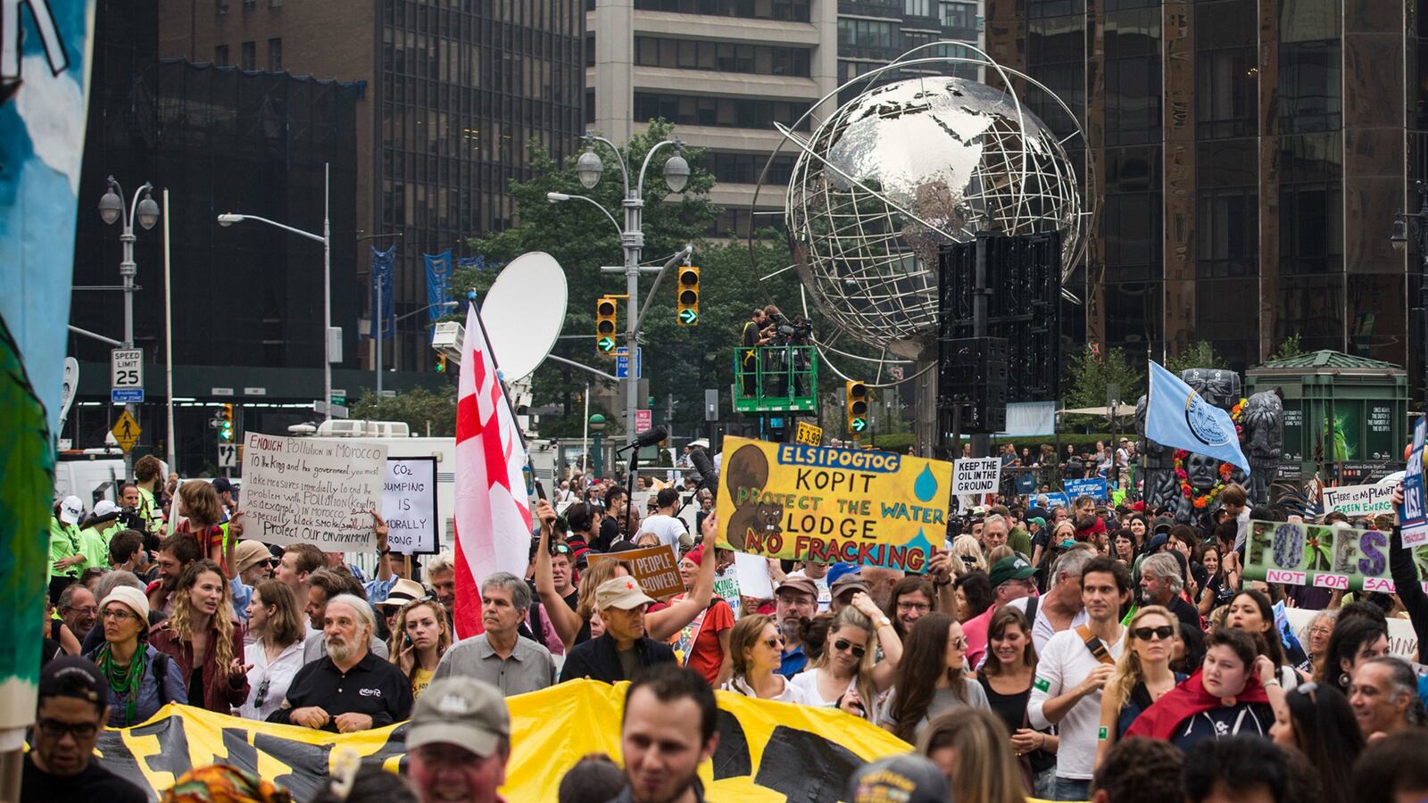 cheats/2014/09/21/100k-join-people-s-climate-march-in-nyc/140921-climatechange-cheat_zxrjdz