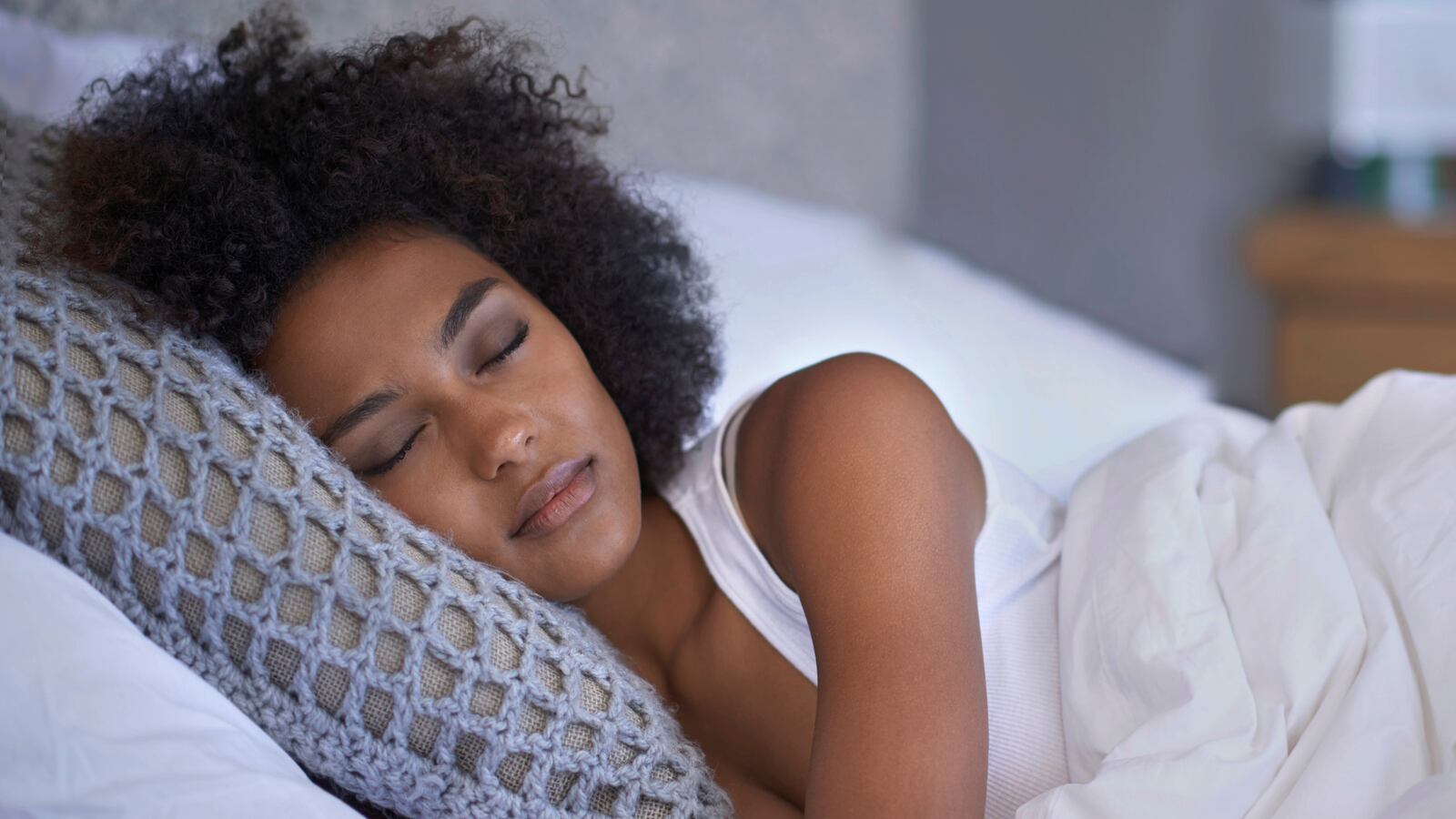 articles/2016/02/05/in-praise-of-sleep-with-me-the-podcast-that-bores-you-to-slumber/160204-cosgrove-sleep-tease2_jjdpfy