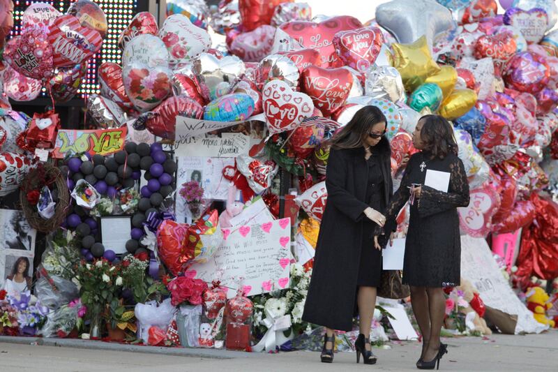 galleries/2012/02/18/whitney-houston-s-funeral-photos/whitney-houston-funeral-memorial_x3itow