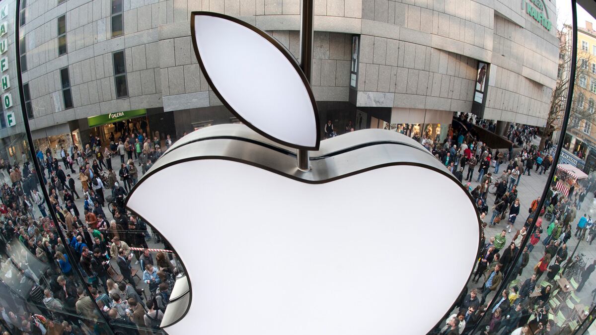 cheats/2012/09/18/apple-shares-hit-700/apple-store-iphone-down-cheat_cqaqgj