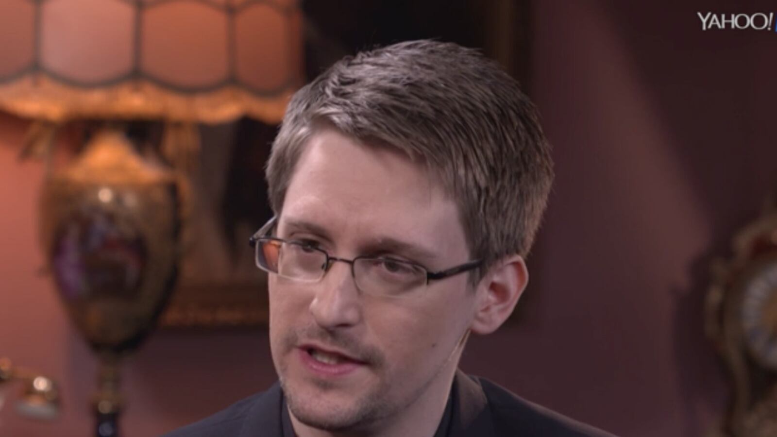 cheats/2016/12/04/edward-snowden-david-petaeus-disclosed-far-more-highly-classified-secrets-than-i-did/161204-snowden-petraeus-cheat_wekjpt