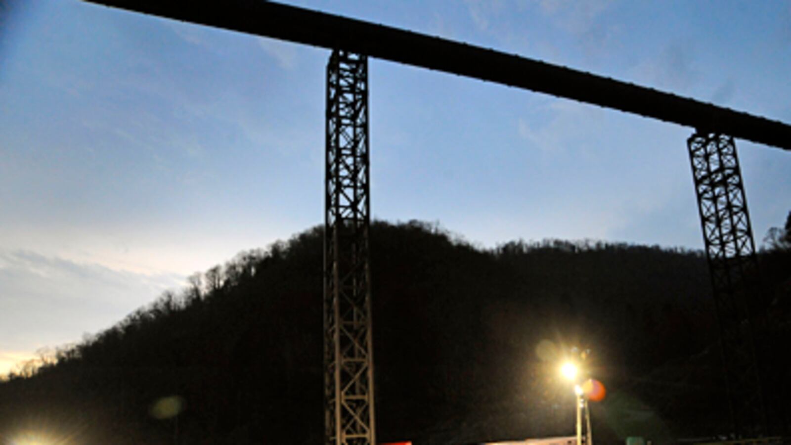 cheats/2011/12/06/mine-owners-to-pay-200m/west-virginia-coal-mine-blast_hjkvou