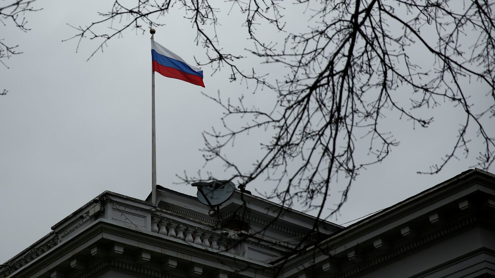 180425-russian-spies-tracking-defectors-cheat_tsbxsj