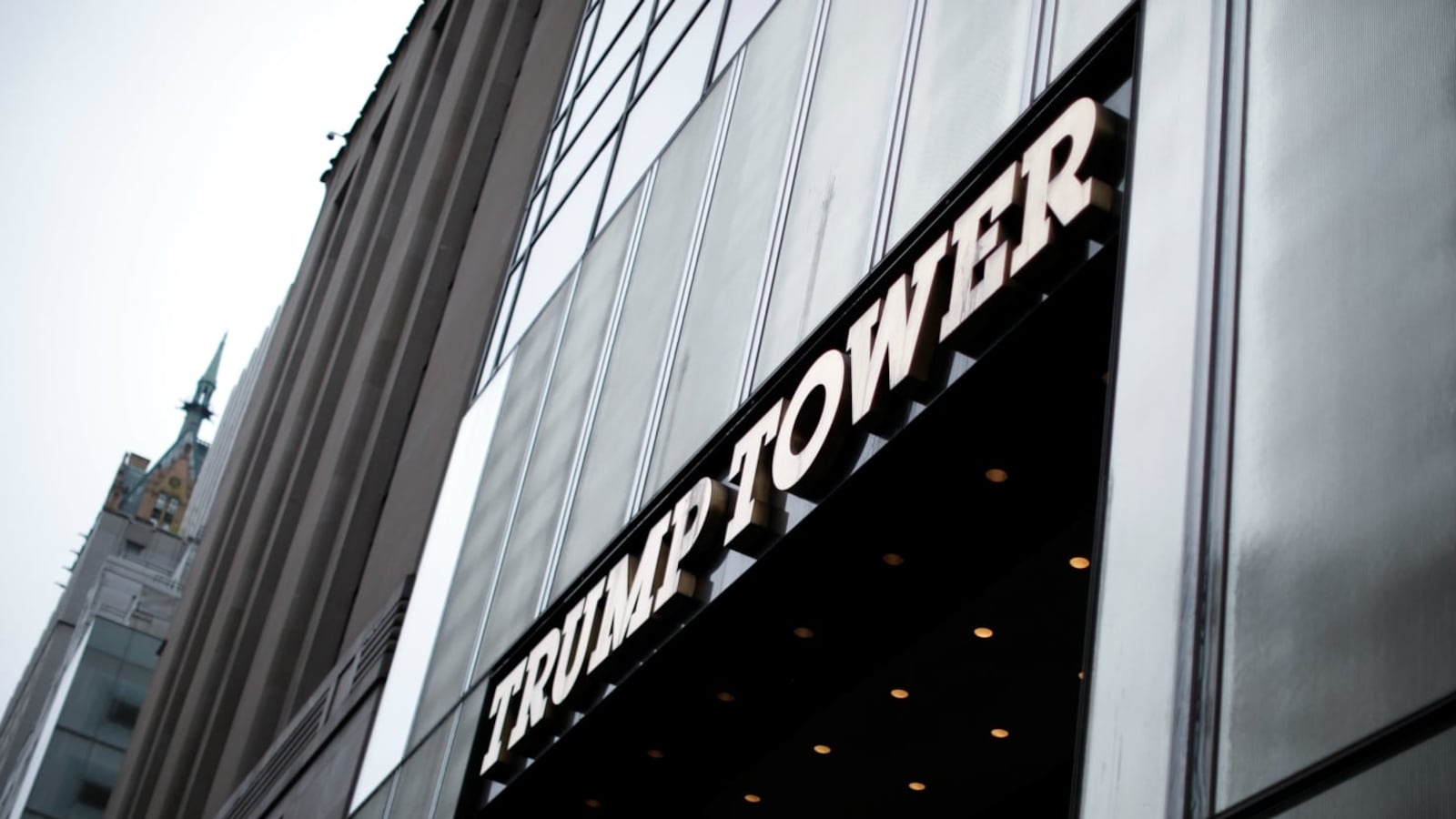 170506-trump-tower-nuclear-football-cheat_icigpf_lxnxtm
