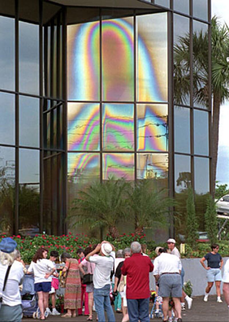 galleries/2009/11/30/father-son-and-the-holy-toast/religious-sightings-8_gvhtjv