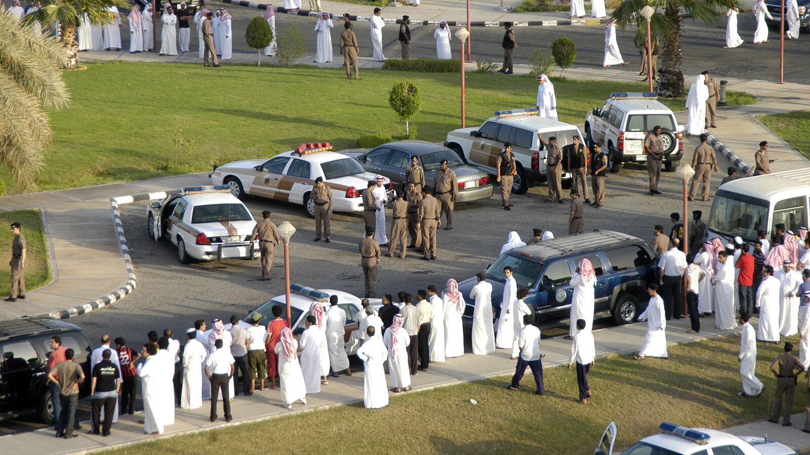 2009-09-29T120000Z_261246531_GM1E59T1JY001_RTRMADP_3_SAUDI-FLOGGING_weuaob