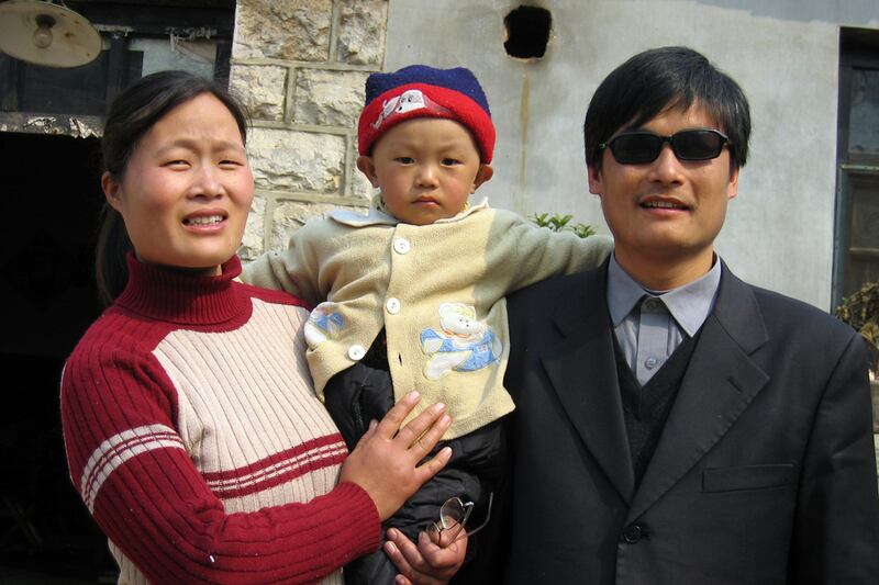 articles/2012/05/01/chen-gaungcheng-s-escape-from-china-recalls-operation-yellowbird-s-heyday/chen-guangcheng-escape-liu_wgmxmf