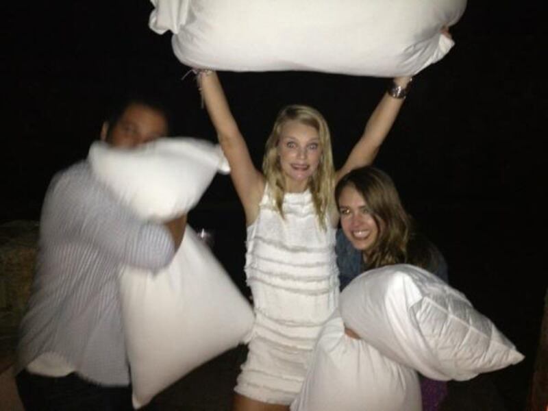 galleries/2012/01/01/best-celebrity-twitter-pictures/twitpics-jessica-alba_y8byk9