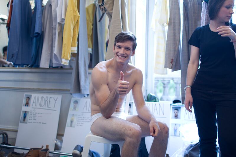 galleries/2011/06/26/john-galliano-to-givenchy-backstage-at-paris-fashion-week/viktor-rolf-kevin-tachman-0020_puougg