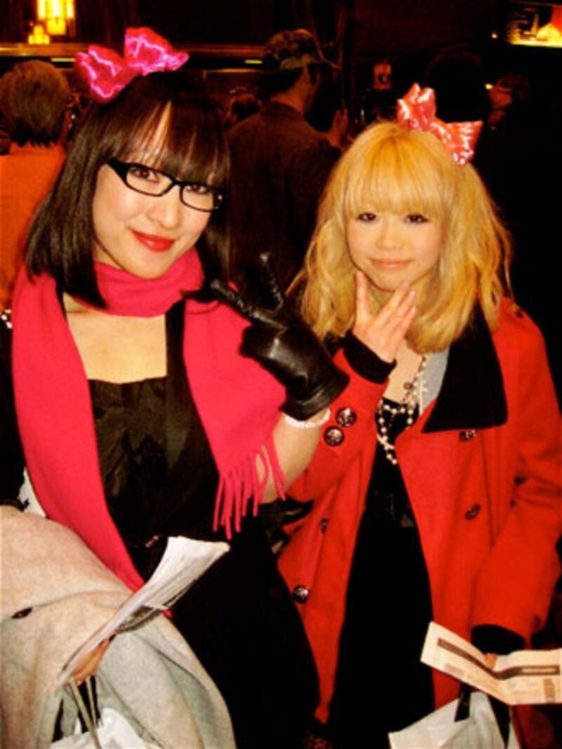 galleries/2010/01/21/lady-gaga-fans-at-radio-city/gaga-fans---17_y7tc1n