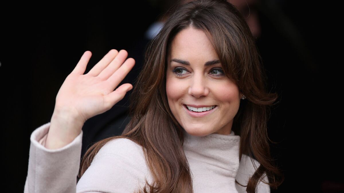 articles/2012/11/28/will-and-kate-duke-and-duchess-of-cambridge-finally-visit-cambridge/kate-cambridge1_x0nlhm