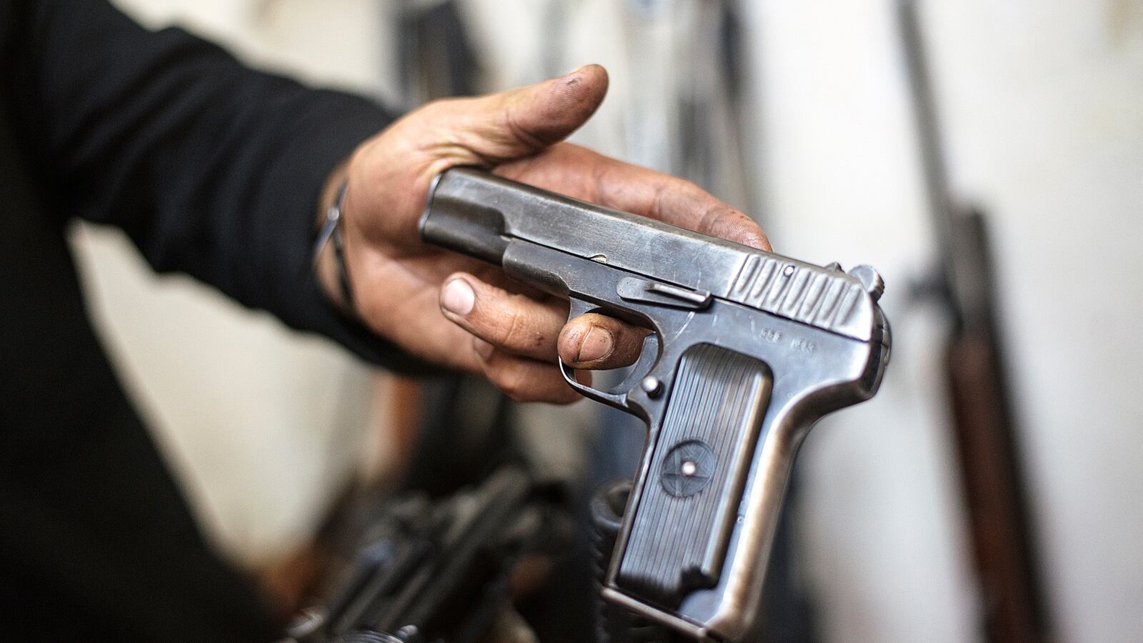 galleries/2015/02/18/the-gun-maker-of-kurdistan-photos/150217-wolf-gunsmith1_tdce4w