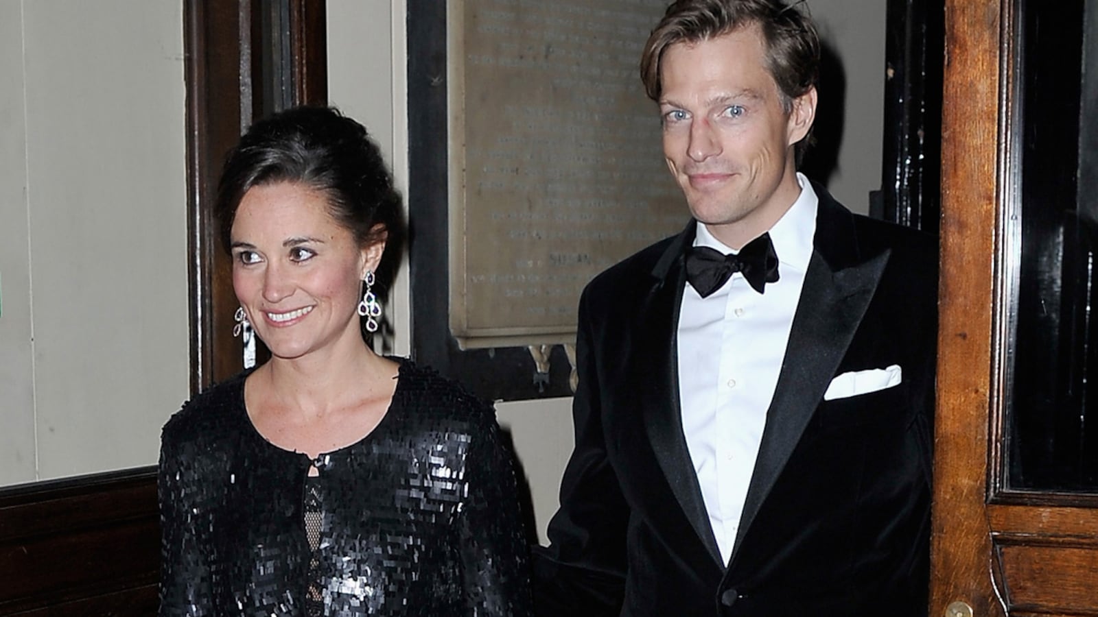 articles/2013/07/08/wedding-bells-for-pippa-and-nico/pippa-nico_h7fmwg