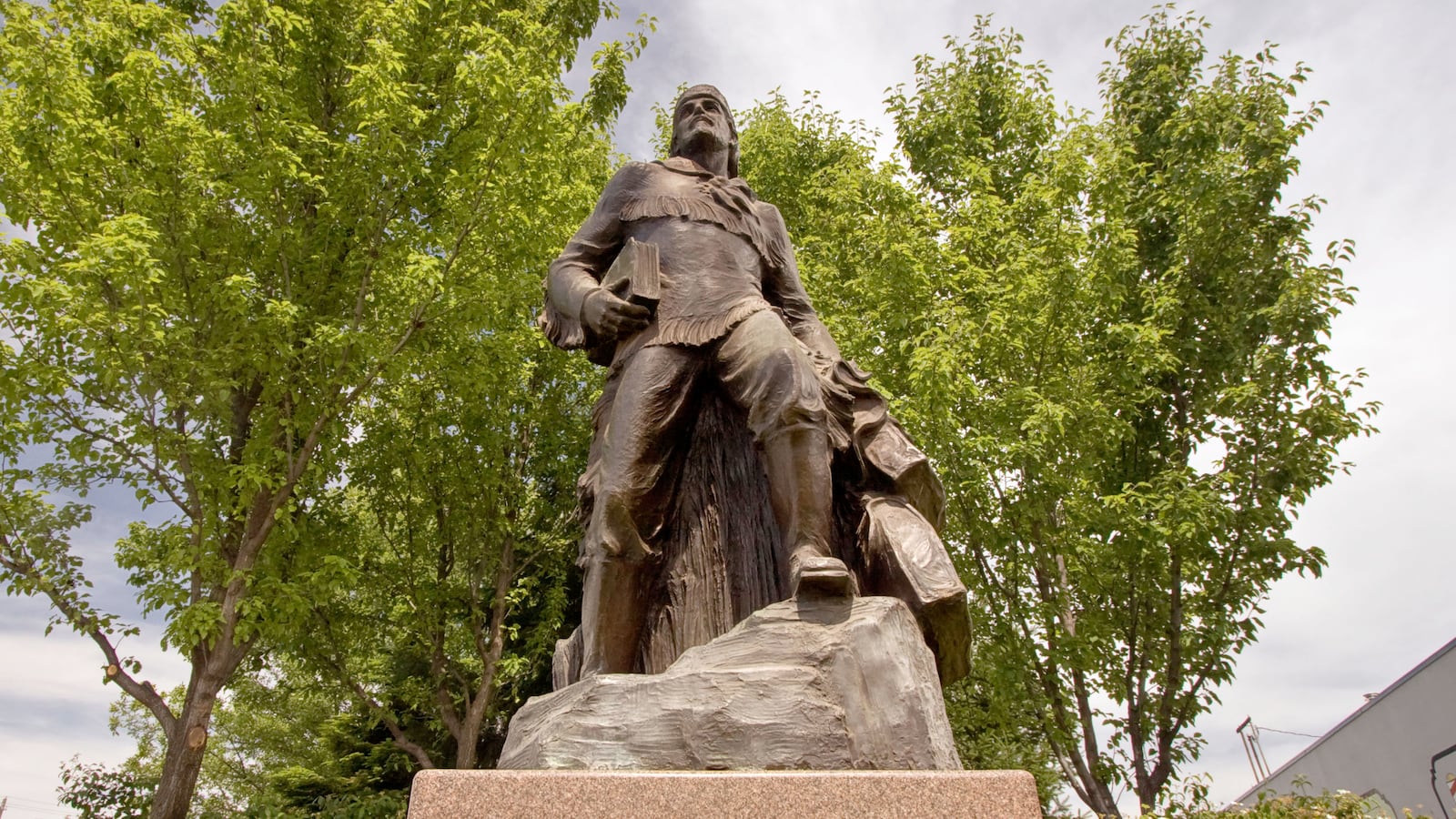 articles/2016/04/28/whitman-college-boots-missionary-mascot/160427-fu-marcus-whitman-tease_j701pg