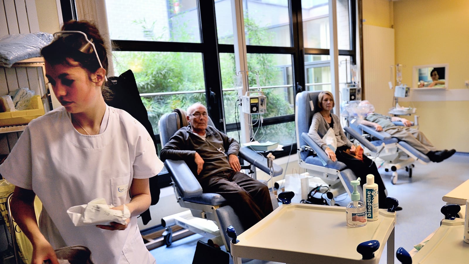 articles/2013/03/02/sequester-cuts-put-more-cancer-patients-at-risk-of-dying-researchers-say/130228-sequester-cancer-reno-tease_czw4pj