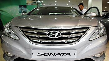 cheats/2010/09/26/hyundai-recalls-140000-cars/hyundai-sonata_gvffvr