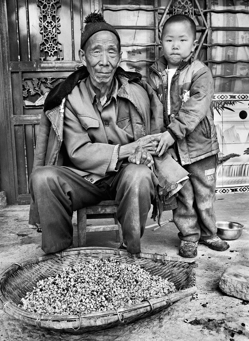 galleries/2015/10/11/sebasti-o-salgado-chronicles-coffee-plantations-photos/120118-salgado-coffee06_tl3vnd