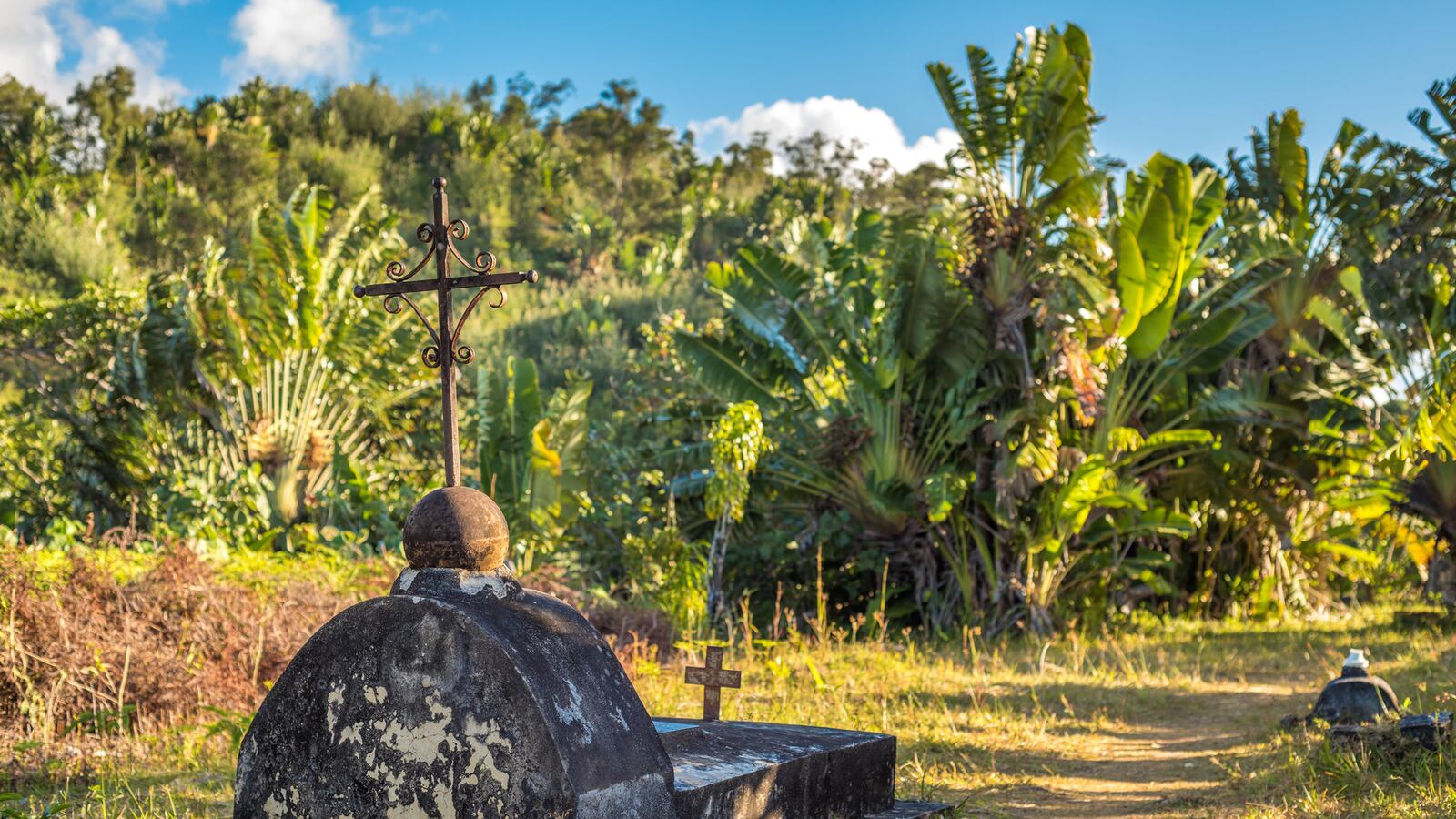 articles/2015/06/07/here-lie-buried-pirates-and-possibly-buried-treasure/150606-strochlic-pirate-island-tease_ithhpa