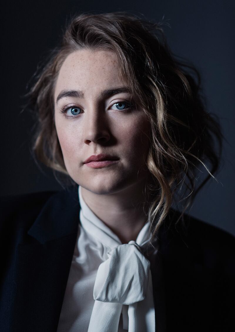 galleries/2015/12/26/how-jeff-vespa-takes-such-intimate-celebrity-portraits/151223-vespa-ronan_henqal