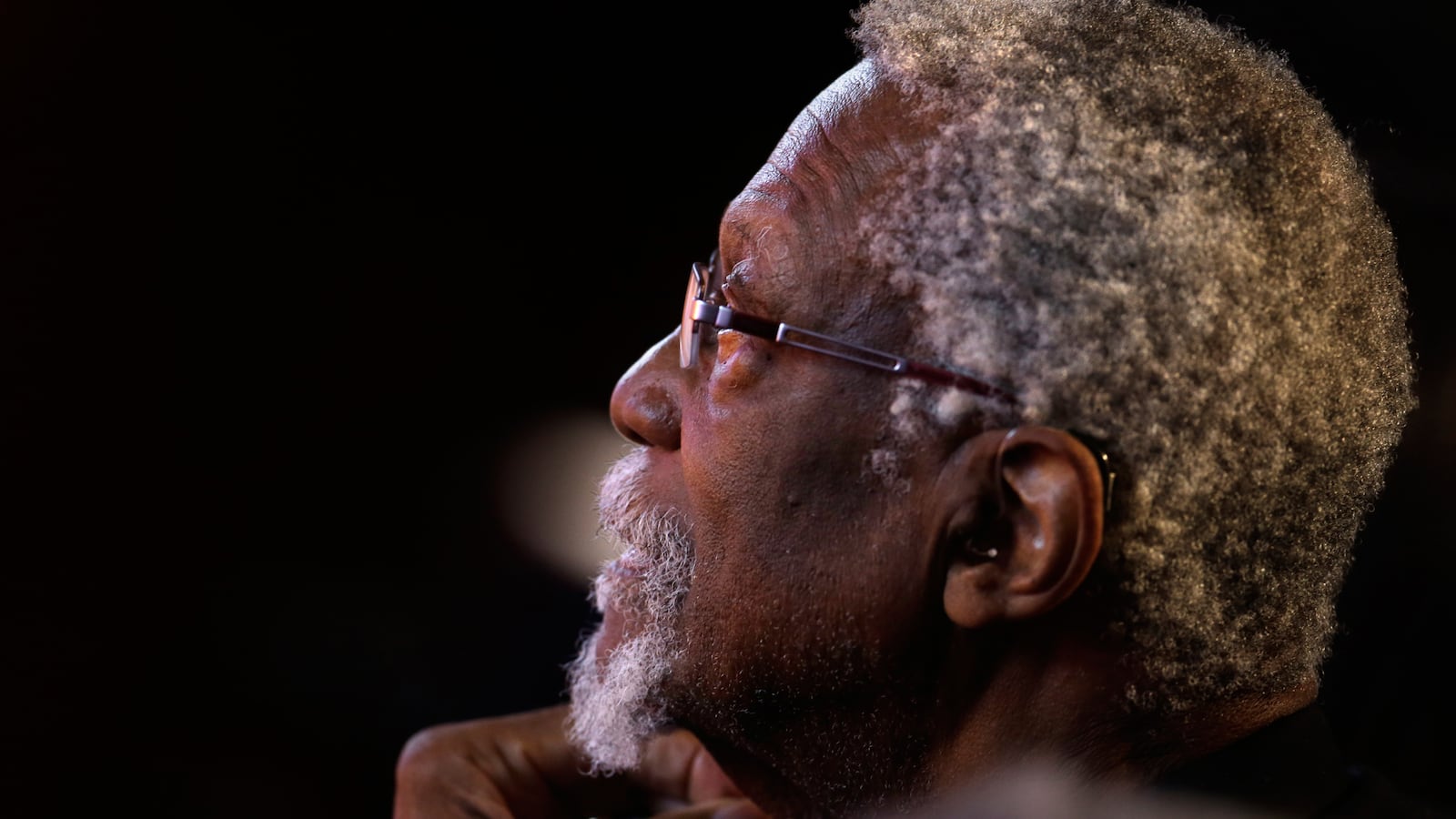 cheats/2013/10/19/celtics-legend-bill-russell-detained-at-airport/131018-bill-russell-cheat_sz8fyv