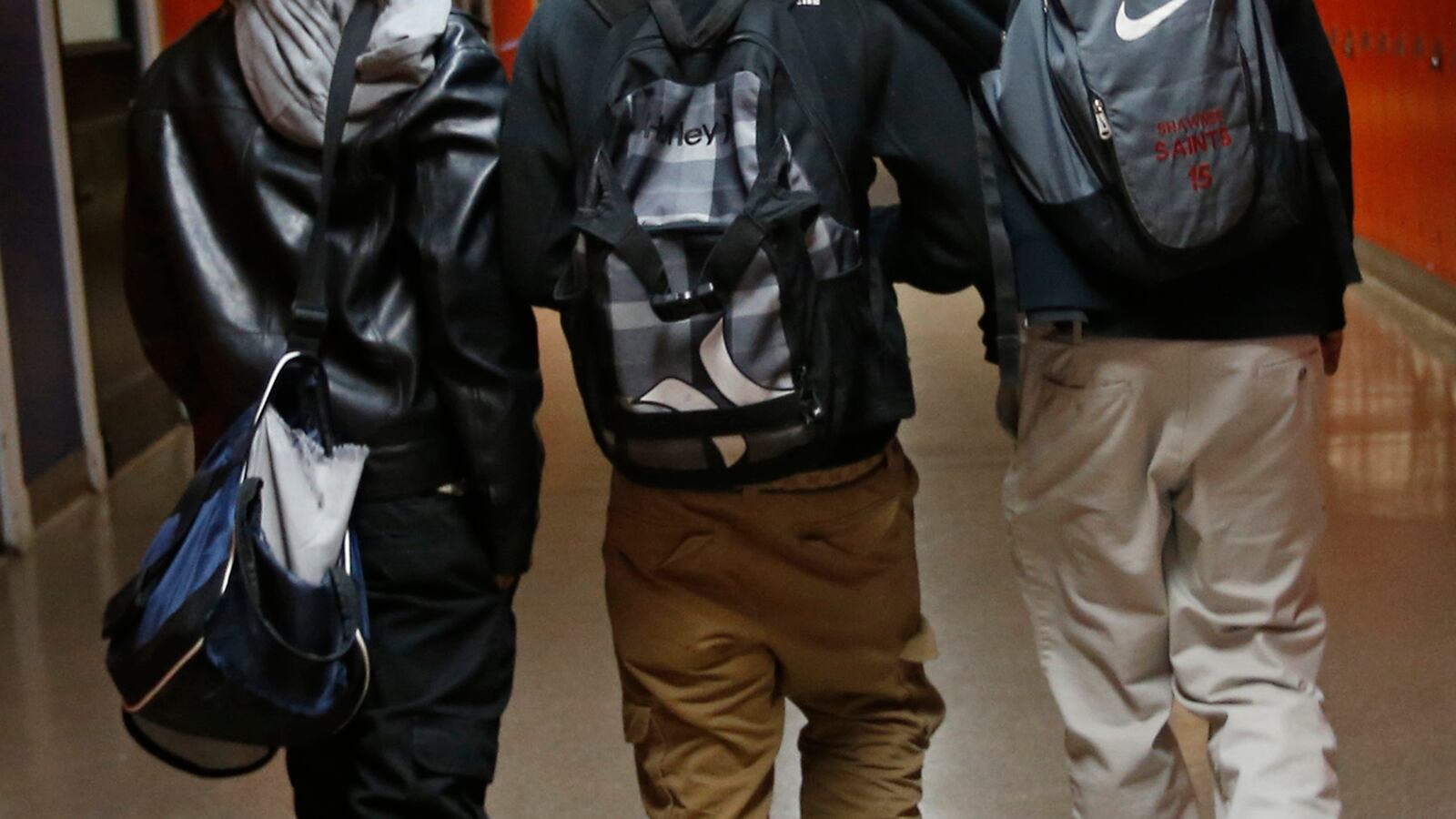 cheats/2014/05/28/long-island-school-bans-backpacks/140528-backpacks-cheat_n9tykd