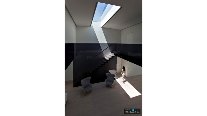 171230-mcnearney-omg-i-want-this-house-casa-bilant-22_xug6sk