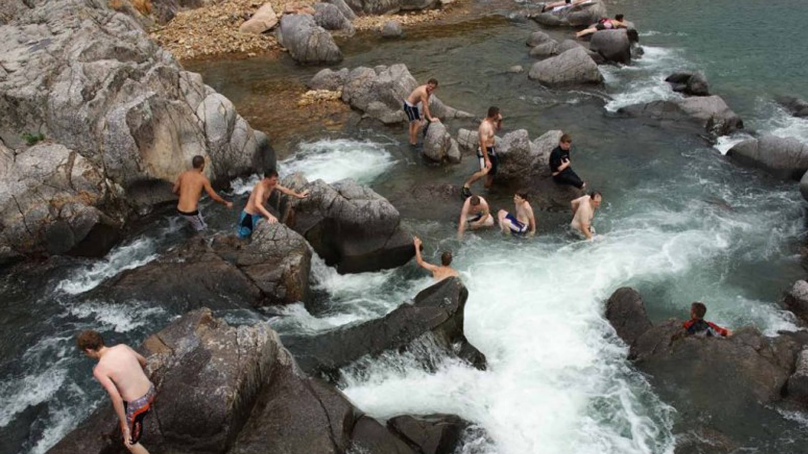 galleries/2014/05/25/beautiful-natural-swimming-holes-around-the-u-s-photos/140723-swimming-holes-gal-tease_hjxp84