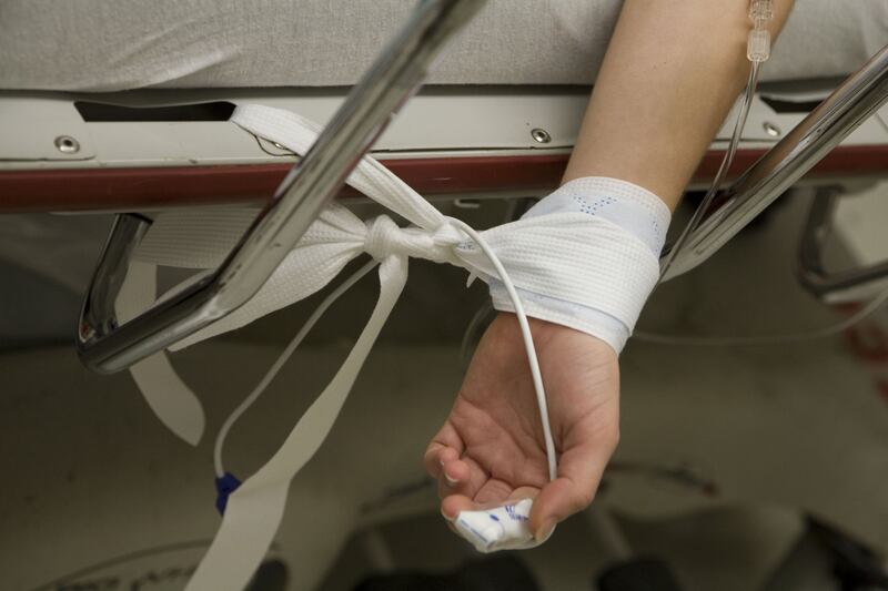 articles/2014/03/19/how-american-hopsitals-are-failing-mentally-ill-kids/140318-zadrozny-mental-tease_biz6ei