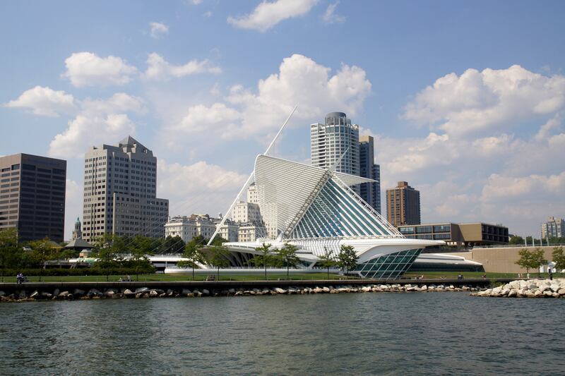 galleries/2014/02/14/best-cities-to-find-love-and-stay-in-love-photos/city-love-milwaukee_xn2yff