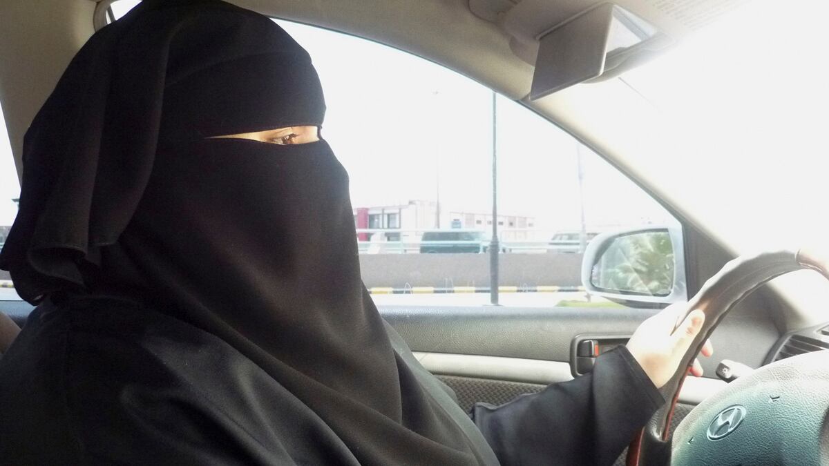 articles/2011/09/27/saudi-woman-sentenced-to-lashes-for-driving/saudi-woman-driver-lashes-teaser_mweeso