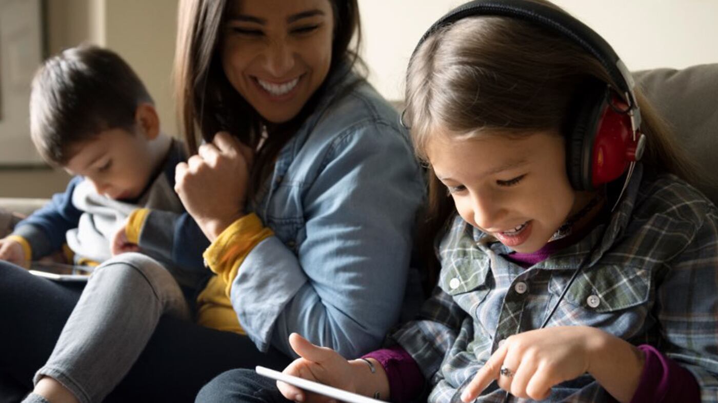 AT_T-TV-1400x900_y9fhf7