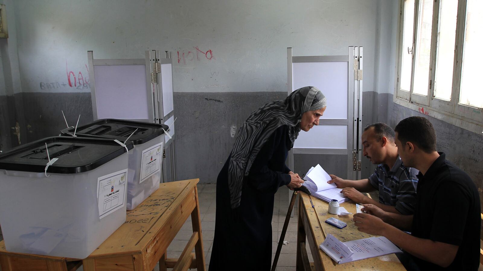cheats/2012/05/23/egyptians-vote-in-first-election/egypt-elections-vote-cheat_syknlm
