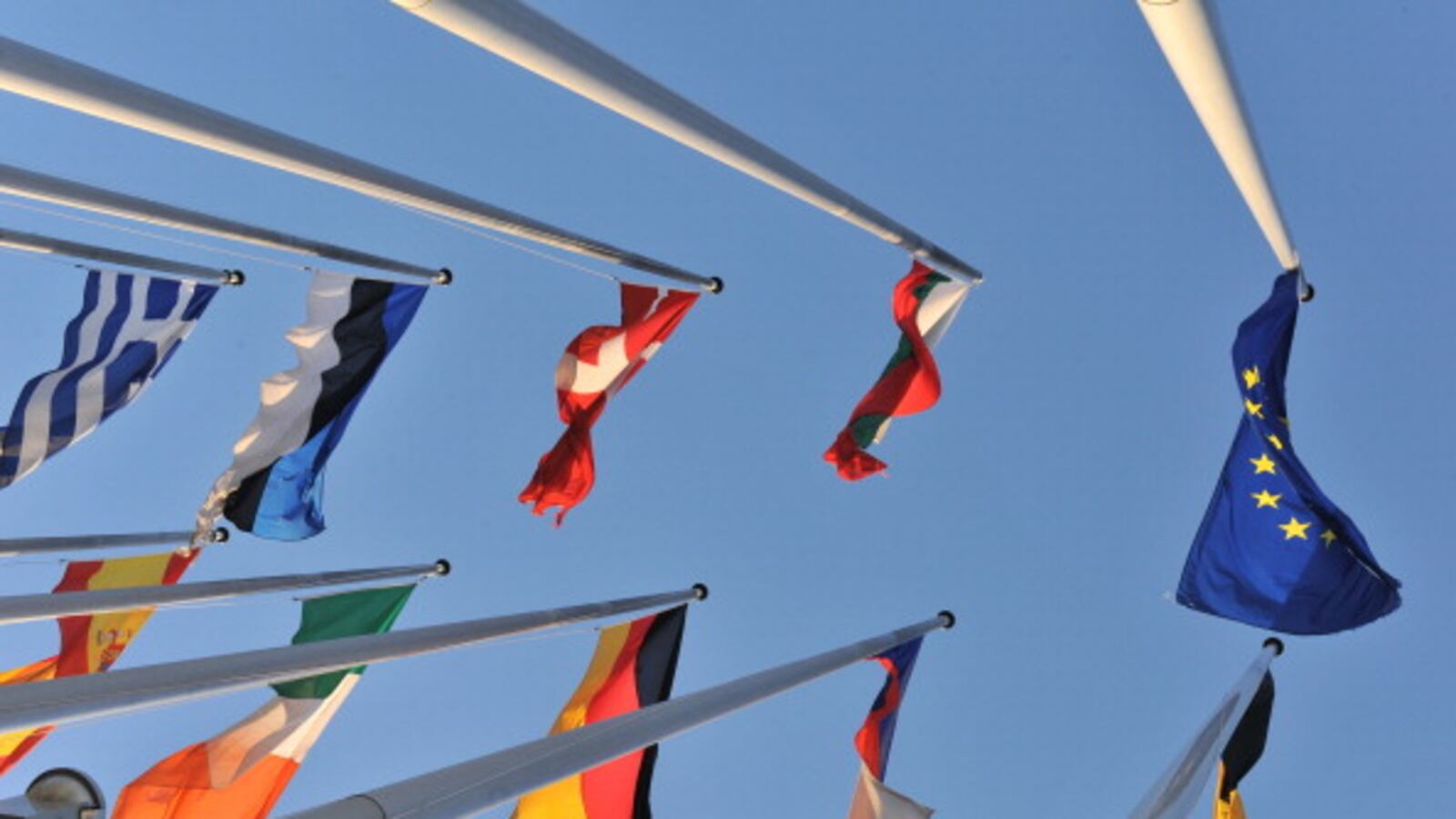 articles/2013/10/25/why-is-the-e-u-so-willing-to-compromise-on-settlement-penalties/eu-un-openz_ztg1fa